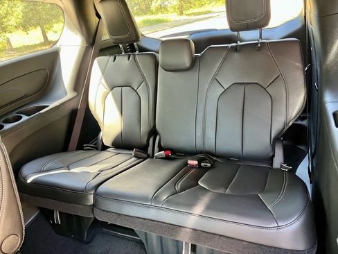 New 2026 Chrysler Pacifica Select image 20