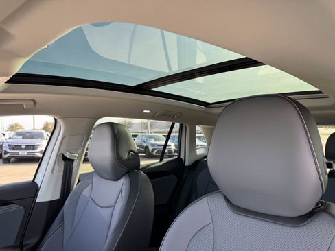 New 2026 Volkswagen Tiguan SE FWD image 22
