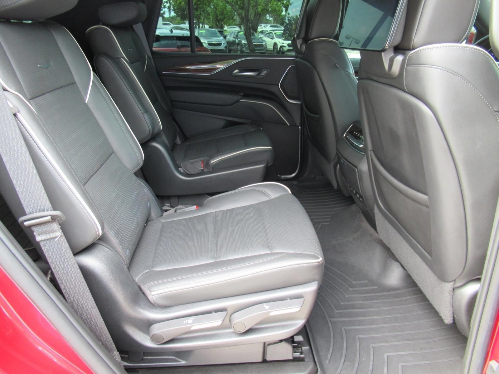 Used 2023 Cadillac Escalade Premium Luxury w/ LPO, Radiant Package AWD/4WD image 35