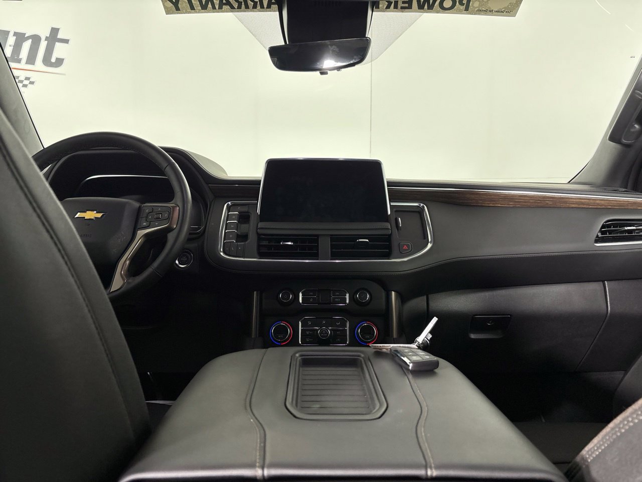 Used 2024 Chevrolet Suburban High Country RWD image 28