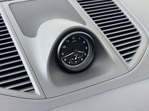 Certified 2025 Porsche Macan image 18