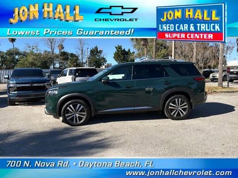 Used 2025 Nissan Pathfinder Platinum w/ Cargo Package image 5