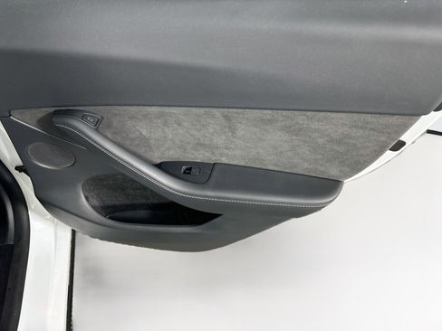 Used 2023 Tesla Model Y Performance AWD/4WD image 29
