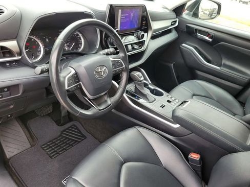 Used 2023 Toyota Highlander XLE image 15