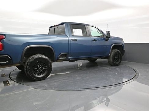 Used 2024 Chevrolet Silverado 2500 ZR2 w/ Technology Package image 7