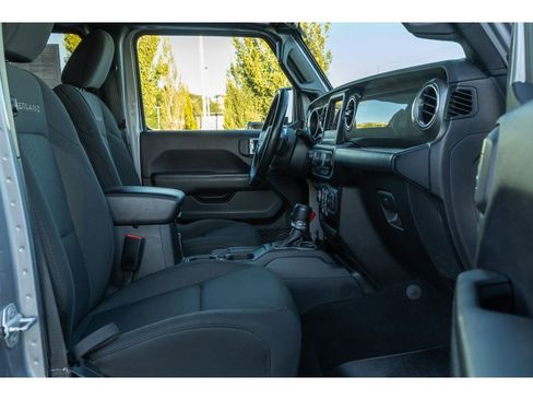 Used 2020 Jeep Gladiator Overland w/ Trailer Tow Package image 11