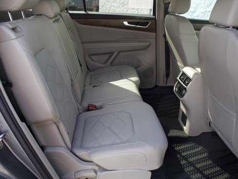 Used 2024 Volkswagen Atlas SE AWD/4WD image 33