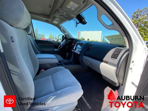 Certified 2021 Toyota Sequoia SR5 AWD/4WD image 24