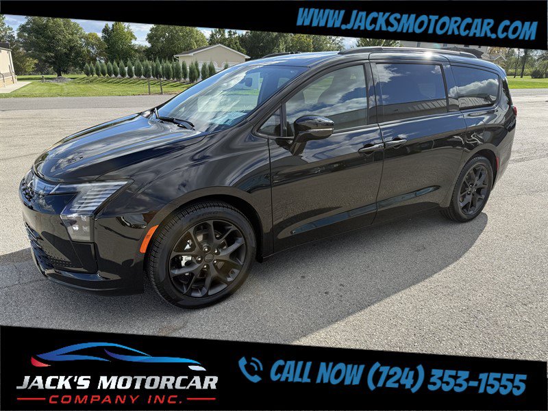 Used 2027 Chrysler Pacifica Limited FWD image 9