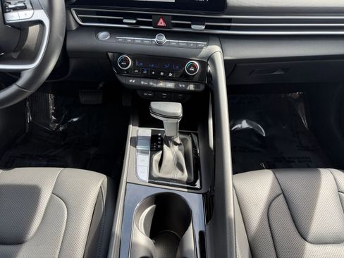 Used 2025 Hyundai Elantra Limited image 42
