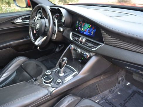 Used 2018 Alfa Romeo Giulia Quadrifoglio RWD image 25