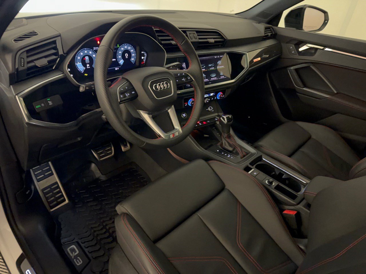 Used 2025 Audi Q3 2.0T Premium Plus w/ Premium Plus Package AWD/4WD image 4