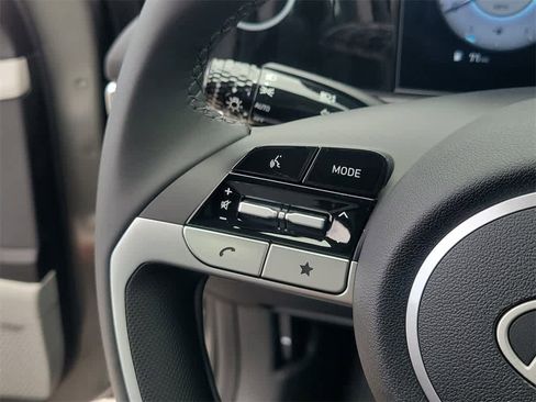 New 2025 Hyundai Elantra Limited image 25