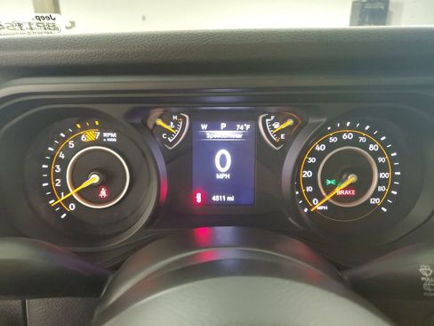 Used 2025 Jeep Wrangler Sport S image 25