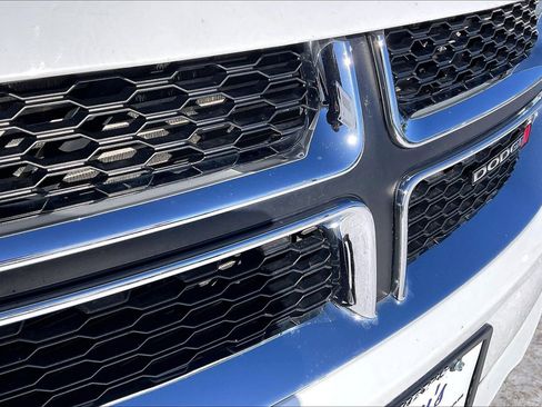 Used 2018 Dodge Grand Caravan SXT image 25