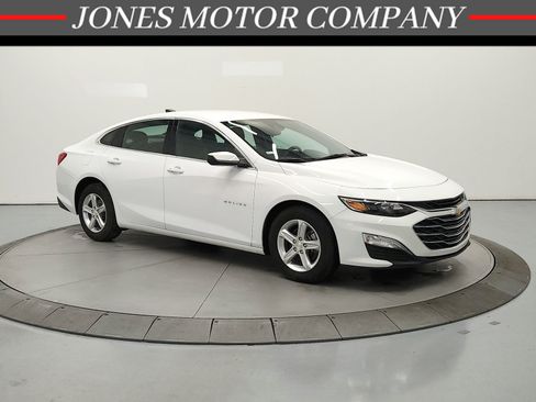 Used 2024 Chevrolet Malibu LS w/ Driver Confidence Package FWD image 1