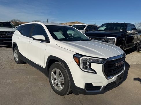 Used 2024 GMC Terrain SLE image 7