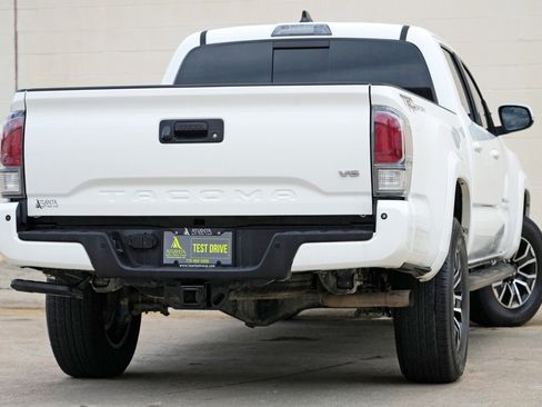 Used 2021 Toyota Tacoma TRD Sport w/ Technology Package RWD image 4