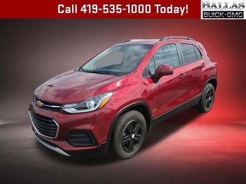 Used 2022 Chevrolet Trax LT w/ LT Convenience Package AWD/4WD image 1