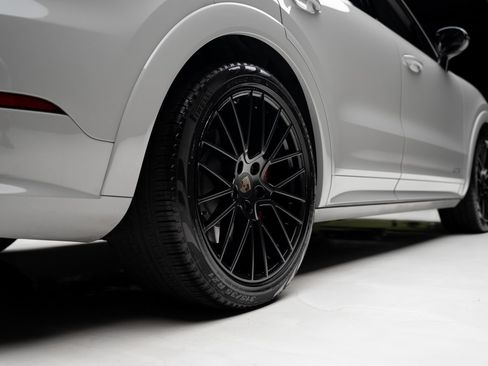 Used 2022 Porsche Cayenne GTS AWD/4WD image 81