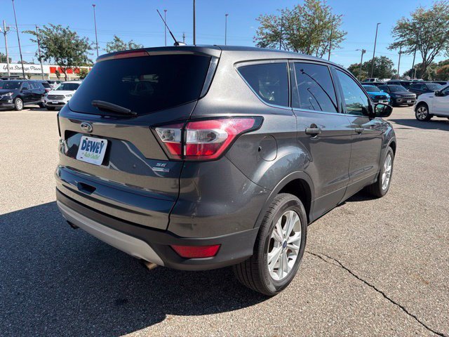 Used 2017 Ford Escape SE w/ SE Cold Weather Package AWD/4WD image 5