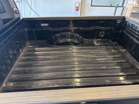 Used 2022 Nissan Frontier SV w/ Technology Package image 11