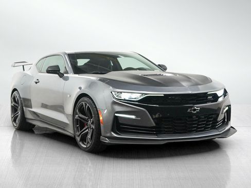 Used 2019 Chevrolet Camaro SS RWD image 7