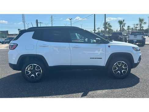 Used 2025 Jeep Compass Trailhawk w/ Sun & Sound Group AWD/4WD image 6