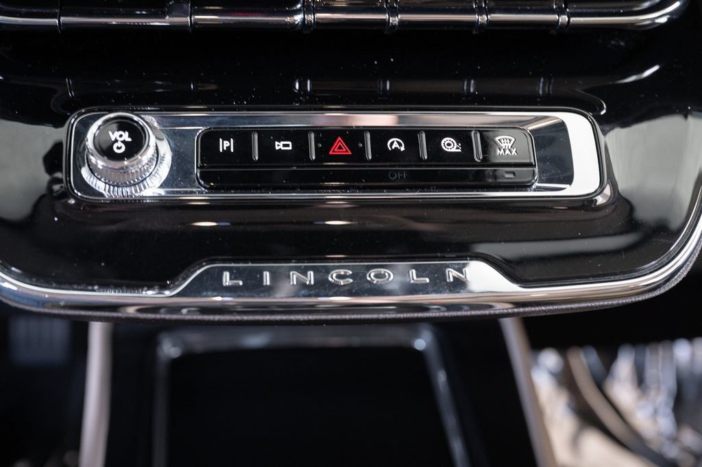 Used 2024 Lincoln Corsair Reserve w/ Equipment Group 201A FWD image 35