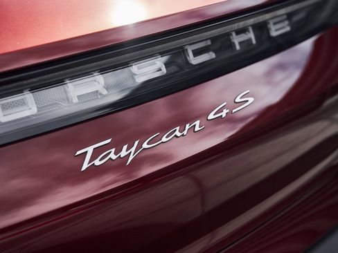Used 2021 Porsche Taycan 4S image 11