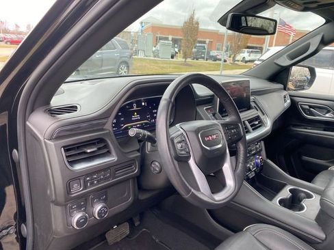 Used 2022 GMC Yukon XL SLT w/ SLT Premium Package image 10