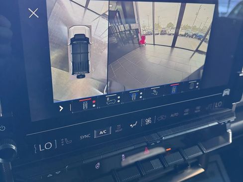 Used 2024 GMC Hummer EV 2X w/ LPO, Illumination Package image 36