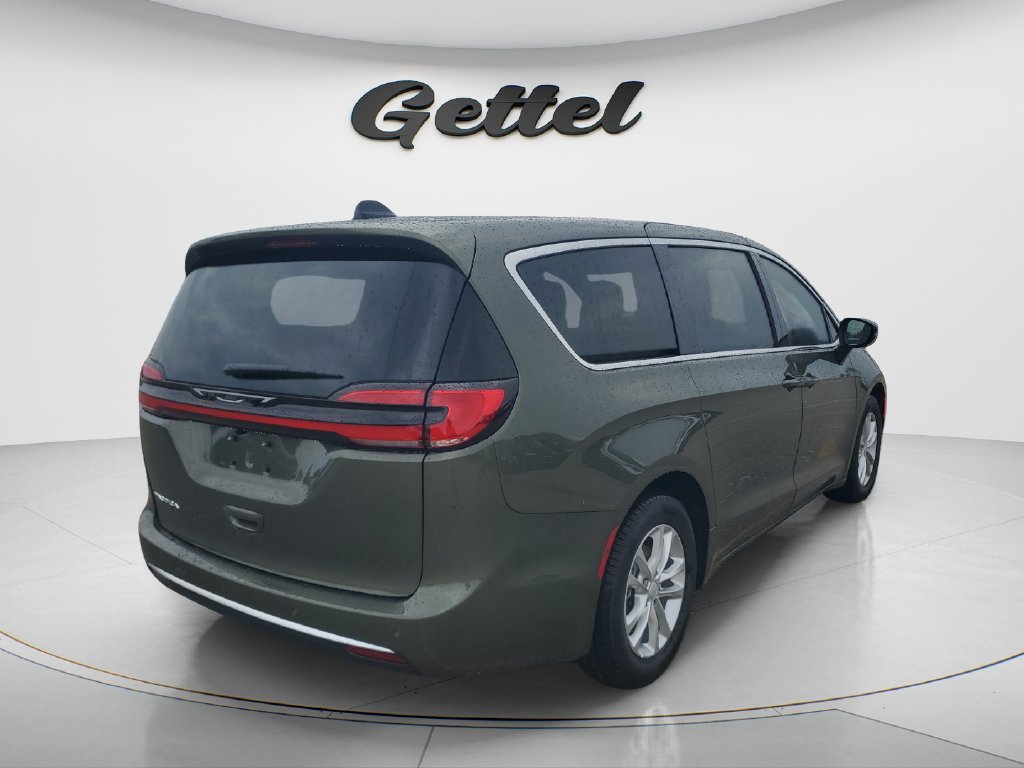 New 2027 Chrysler Pacifica Select FWD image 5