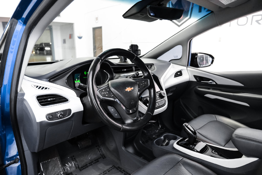 Used 2020 Chevrolet Bolt Premier w/ Infotainment Package FWD image 3