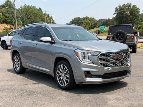 Used 2024 GMC Terrain Denali w/ Denali Premium Package AWD/4WD image 14