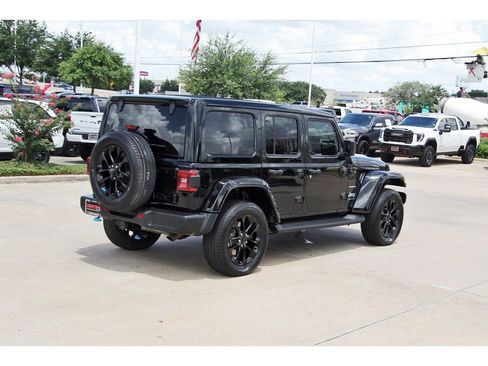 Used 2023 Jeep Wrangler Unlimited Sahara w/ Cold Weather Group AWD/4WD image 5