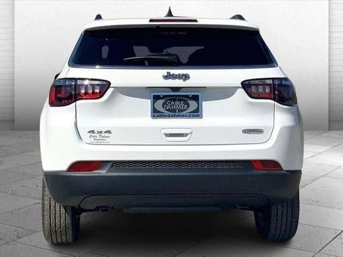 Used 2025 Jeep Compass Latitude w/ Sun & Sound Group image 4