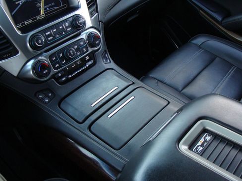 Used 2019 GMC Yukon Denali w/ Denali Ultimate Package image 18