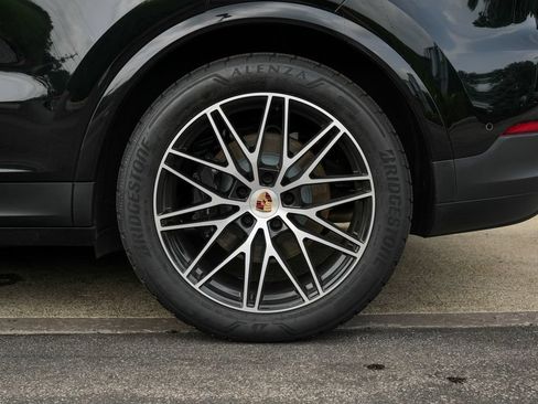 Certified 2025 Porsche Cayenne E-Hybrid AWD/4WD image 12