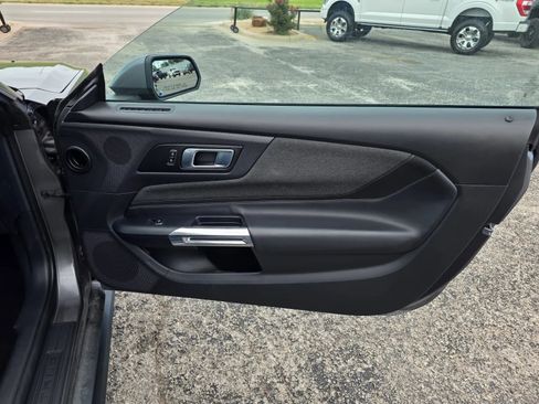 Used 2025 Ford Mustang Coupe RWD image 13