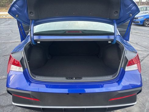 Used 2024 Hyundai Elantra Blue image 19