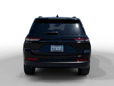 Used 2023 Jeep Grand Cherokee Limited w/ Black Appearance Package AWD/4WD image 4