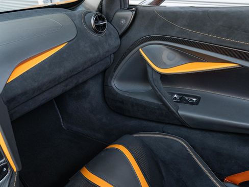 Used 2022 McLaren 720S Performance RWD image 34