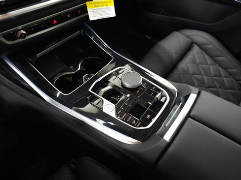 Used 2026 BMW X7 xDrive40i w/ M Sport Package AWD/4WD image 30
