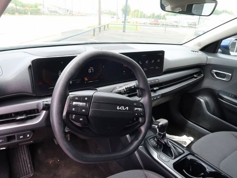 Used 2025 Kia K4 FWD image 6