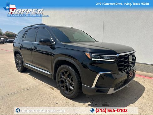 Used 2025 Honda Pilot Touring image 1