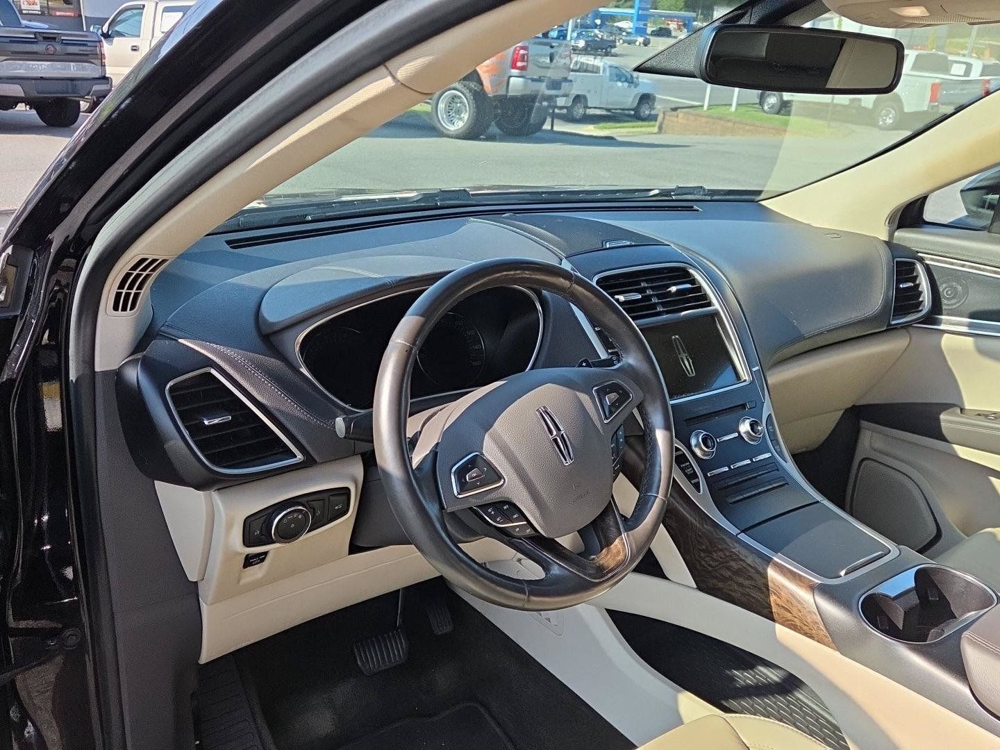 Used 2018 Lincoln MKX Select w/ Select Plus Package AWD/4WD image 10