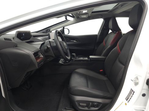 Certified 2025 Toyota Prius Plug-In Hybrid w/ Limited Premium Package FWD image 4