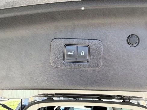 Used 2021 Nissan Armada SL w/ Captain's Chairs Package AWD/4WD image 6
