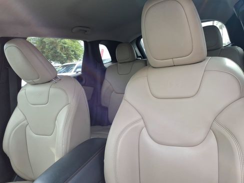 Used 2018 Jeep Cherokee Limited w/ Technology Group FWD image 13